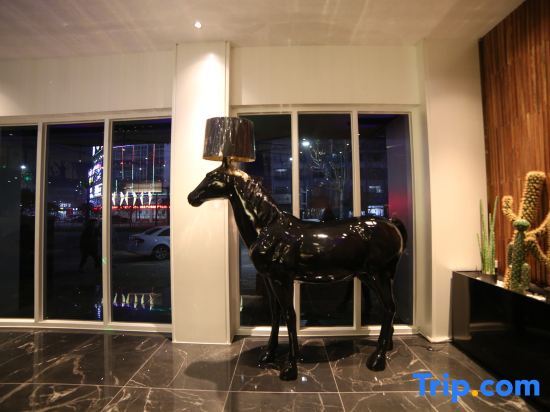 Хучжоу: Huzhou Manani Hotel (Zhili Golden Coast Children's Clothing City)