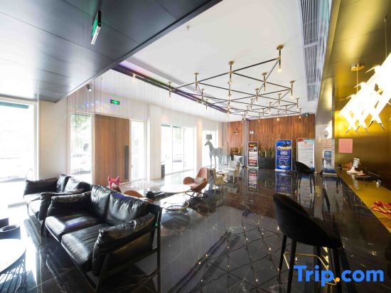 Хучжоу: Huzhou Manani Hotel (Zhili Golden Coast Children's Clothing City)