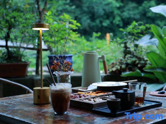 Вэньчуань: Qingchengshan Weishui Memory Hot Spring Homestay (Qingcheng Houshan Tai'an Ancient Town Branch)
