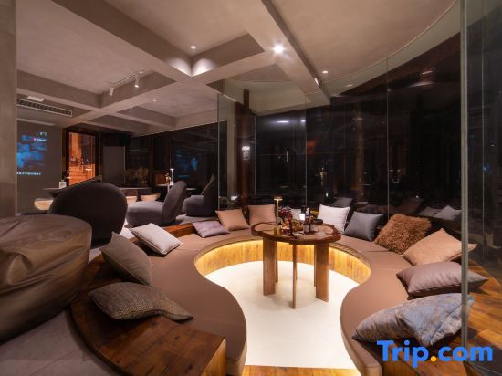 Вэньчуань: Qingchengshan Weishui Memory Hot Spring Homestay (Qingcheng Houshan Tai'an Ancient Town Branch)
