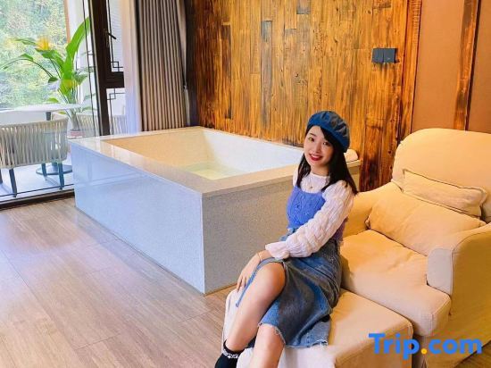 Вэньчуань: Qingchengshan Weishui Memory Hot Spring Homestay (Qingcheng Houshan Tai'an Ancient Town Branch)