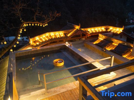 Вэньчуань: Qingchengshan Weishui Memory Hot Spring Homestay (Qingcheng Houshan Tai'an Ancient Town Branch)