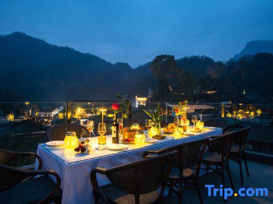 Вэньчуань: Qingchengshan Weishui Memory Hot Spring Homestay (Qingcheng Houshan Tai'an Ancient Town Branch)