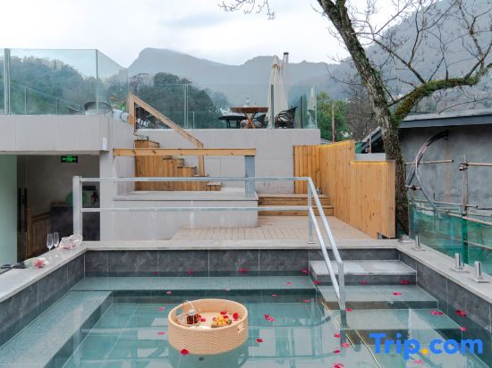 Вэньчуань: Qingchengshan Weishui Memory Hot Spring Homestay (Qingcheng Houshan Tai'an Ancient Town Branch)