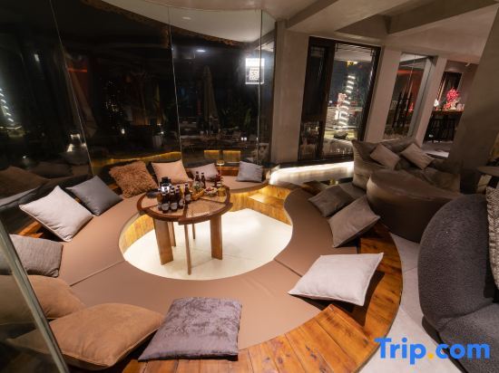 Вэньчуань: Qingchengshan Weishui Memory Hot Spring Homestay (Qingcheng Houshan Tai'an Ancient Town Branch)