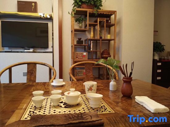 Тунжень: Meigao Hotel (Tongren High-speed Railway Station)