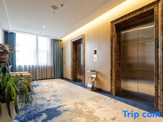 Яньань: Yan'an Hongze International Hotel