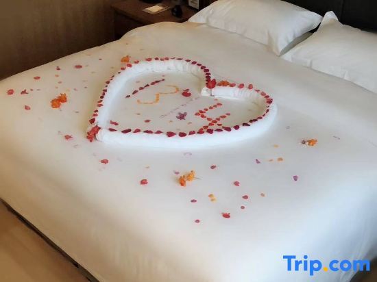 Яньань: Yan'an Hongze International Hotel