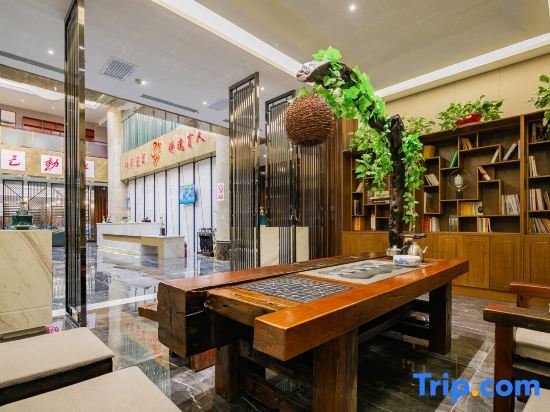 Яньань: Yan'an Hongze International Hotel