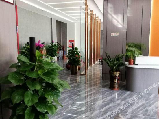 Lanyang: Jiahua Business Hotel (Danzhou Summer Plaza Store)