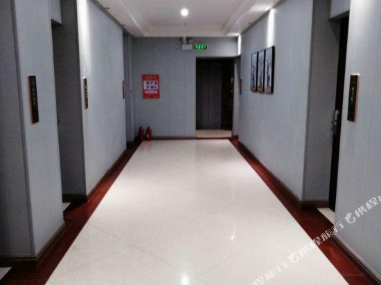 Lanyang: Jiahua Business Hotel (Danzhou Summer Plaza Store)