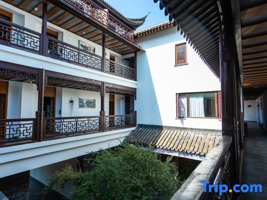 Yiju Lakeside Courtyard Hotel — фото 1
