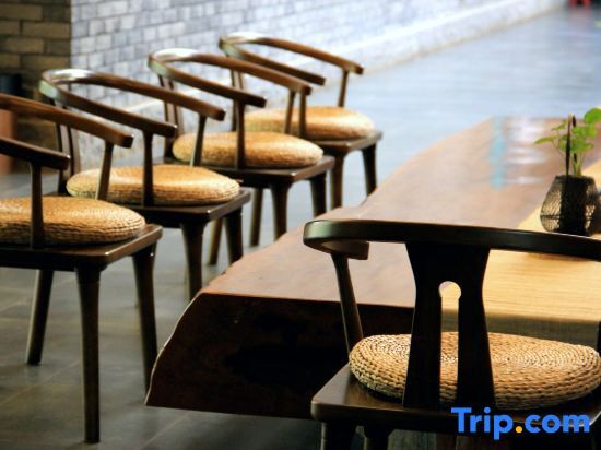 Миян: Yiju Lakeside Courtyard Hotel