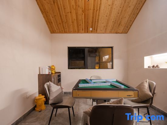 Хучжоу: Yunxia Anji Yunshang Grassland Wild Luxury Family Holiday Villa (Xianlongxia Drifting Scenic Area)