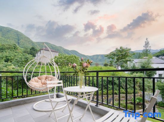 Хучжоу: Yunxia Anji Yunshang Grassland Wild Luxury Family Holiday Villa (Xianlongxia Drifting Scenic Area)