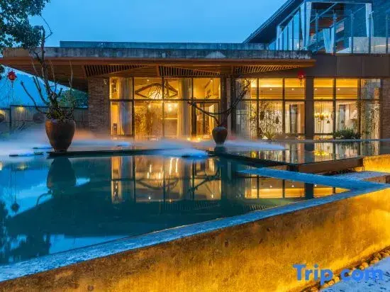 Лешан: Yunfuli Yunsu·Emeishan Yunshuiju Private Hot Spring B&B