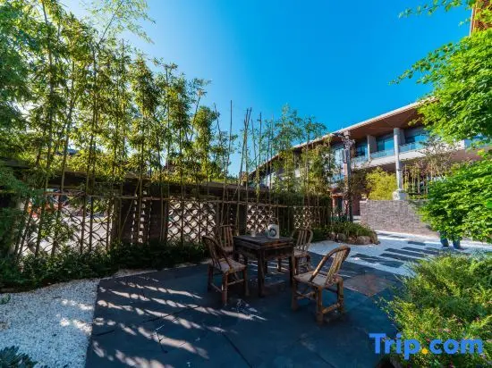 Лешан: Yunfuli Yunsu·Emeishan Yunshuiju Private Hot Spring B&B