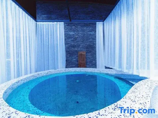 Лешан: Yunfuli Yunsu·Emeishan Yunshuiju Private Hot Spring B&B