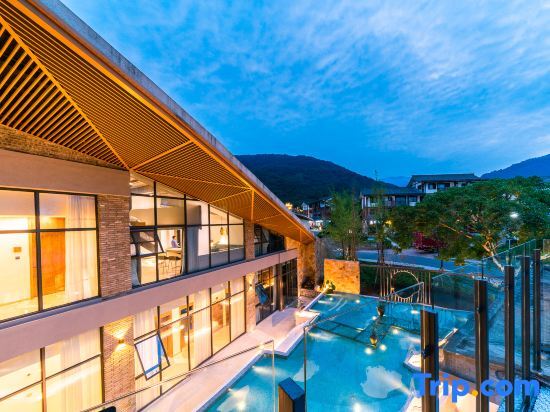 Лешан: Yunfuli Yunsu·Emeishan Yunshuiju Private Hot Spring B&B