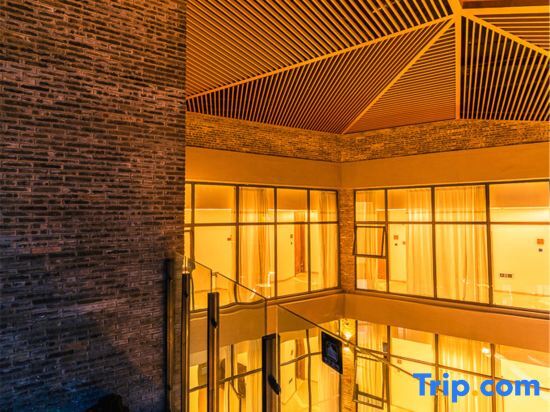 Лешан: Yunfuli Yunsu·Emeishan Yunshuiju Private Hot Spring B&B