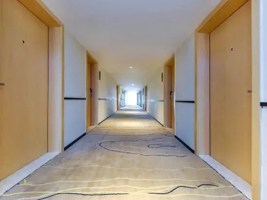Цзуньи: City Express Hotel (Zunyi Poly Future City)