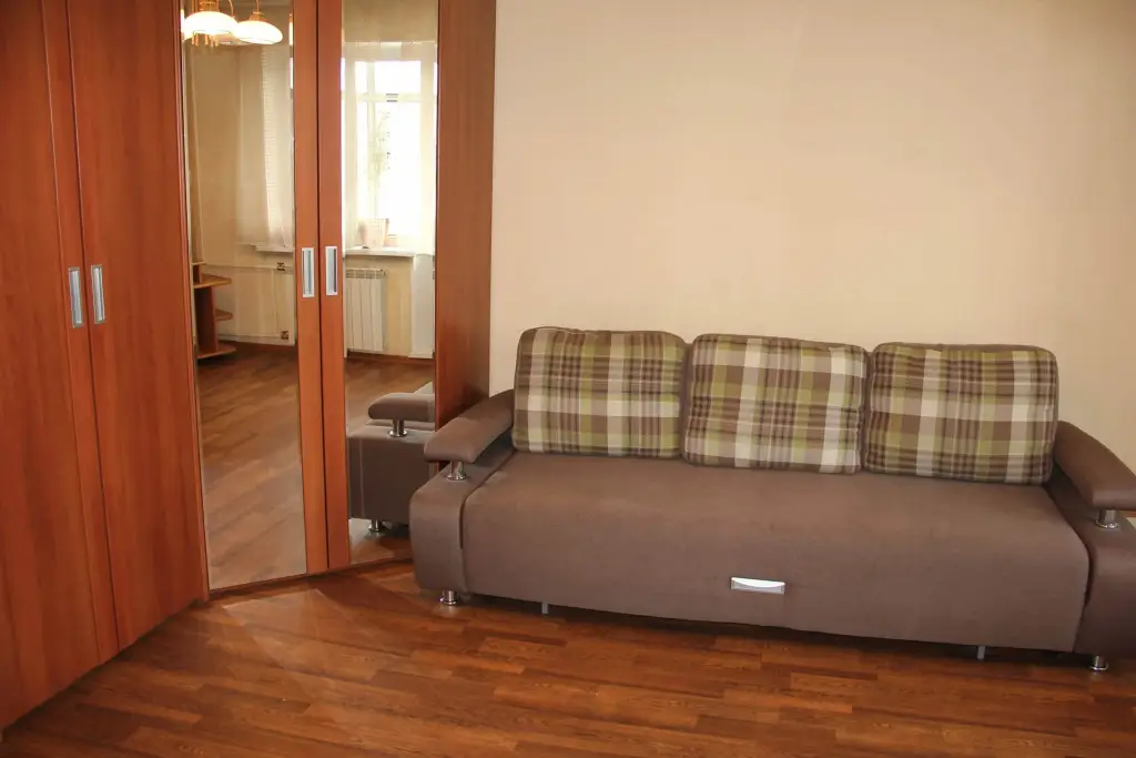 Красноярск: Na Robespyera 34-2 Apartments