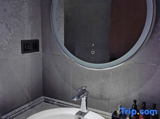 Урумчи: Mehoo Lestie Hotel (Urumqi Wanda Plaza High-speed Railway Station)