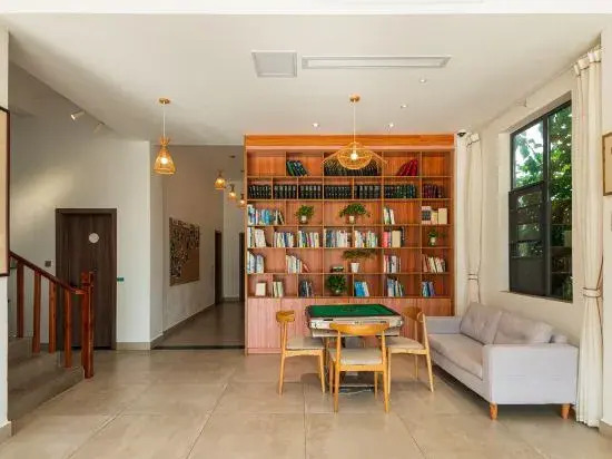 Яншо: Yangshuo Yuchishe Homestay (Yulonghe Zhuyu Drifting Jinlong Bridge Wharf)