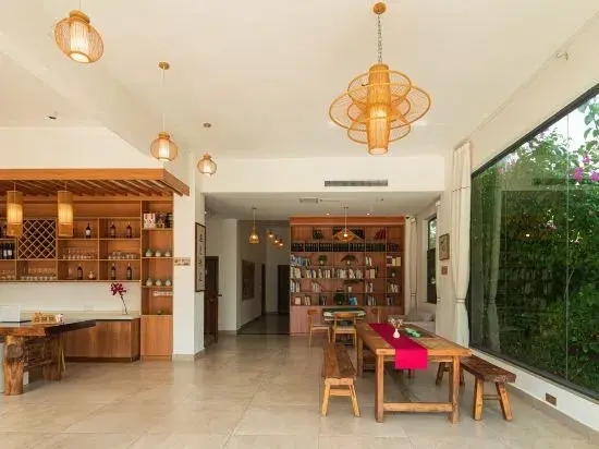 Яншо: Yangshuo Yuchishe Homestay (Yulonghe Zhuyu Drifting Jinlong Bridge Wharf)