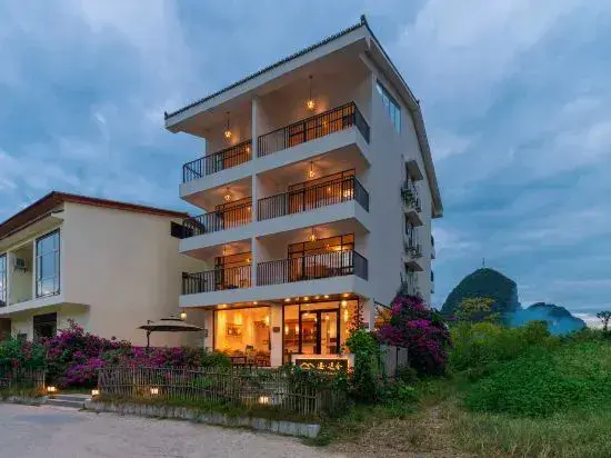 Яншо: Yangshuo Yuchishe Homestay (Yulonghe Zhuyu Drifting Jinlong Bridge Wharf)