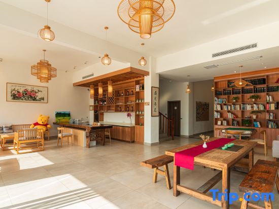 Яншо: Yangshuo Yuchishe Homestay (Yulonghe Zhuyu Drifting Jinlong Bridge Wharf)