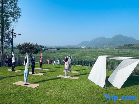 Хучжоу: Moganshan - Designer Hot Spring Resort Homestay