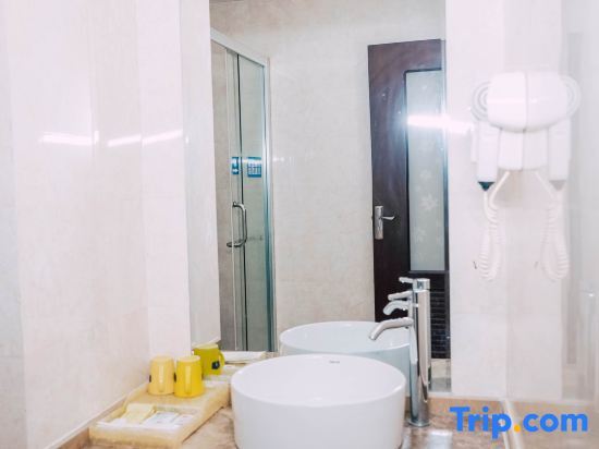 Xuancheng: Tuwo Holiday Inn (Ningguo Municipal Government Bus Station)