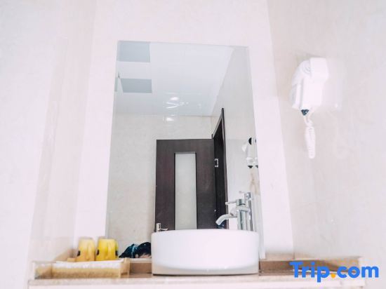 Xuancheng: Tuwo Holiday Inn (Ningguo Municipal Government Bus Station)