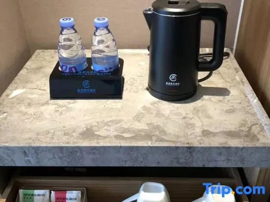 Чжаньцзян: Lianjiang Changmao Holiday Inn (Xinyi middle school store)