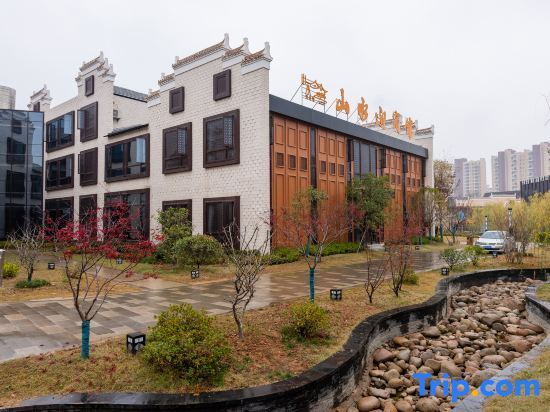 Wanzai Shanshui Yinbin Hotel — фото 1