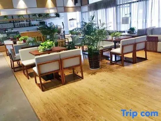 Цзясинь: North and South Lake Yihe Holiday Hushan Spring House