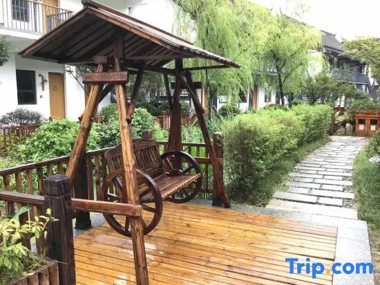 Цзясинь: North and South Lake Yihe Holiday Hushan Spring House