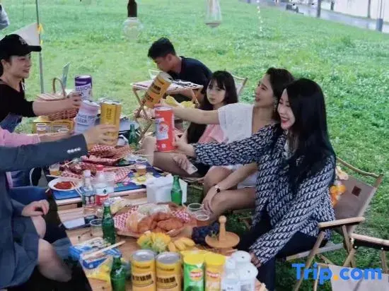 Цзясинь: North and South Lake Yihe Holiday Hushan Spring House