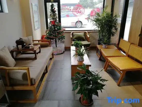 Цзясинь: North and South Lake Yihe Holiday Hushan Spring House