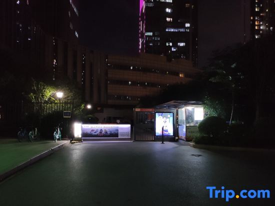 77 Concept Theme Hotel (Zhengzhou University Metro Station) — фото 1