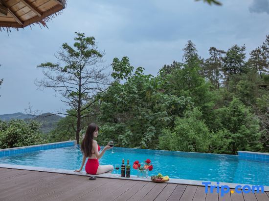 Хучжоу: Mountain trips to the AutumnVilla (Anji Zhejiang North Grand Canyon Branch)