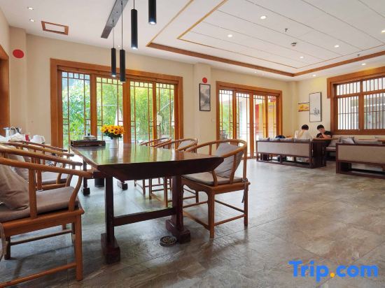 Яншо: Yangshuo Bilin Holiday Inn (20 yuan RMB Scenic Area Branch)