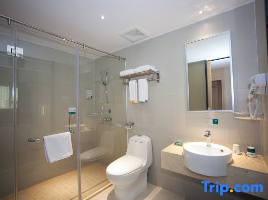 Фошань: Queen Design Hotel (Qiandeng Lake Resort Guicheng Subway Station Branch)
