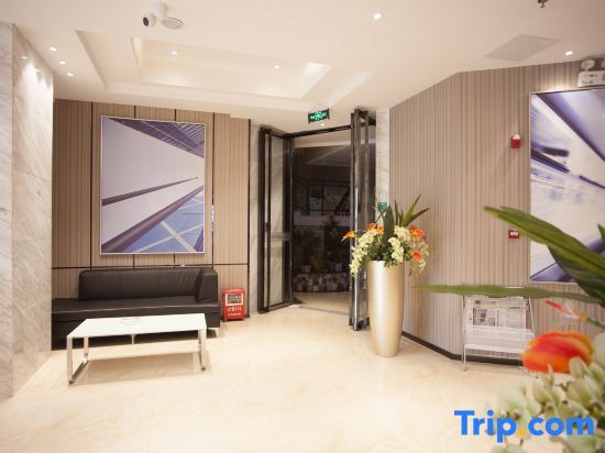 Фошань: Queen Design Hotel (Qiandeng Lake Resort Guicheng Subway Station Branch)