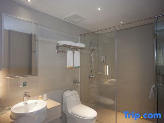 Фошань: Queen Design Hotel (Qiandeng Lake Resort Guicheng Subway Station Branch)