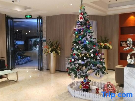 Фошань: Queen Design Hotel (Qiandeng Lake Resort Guicheng Subway Station Branch)