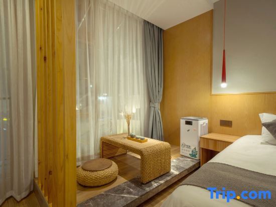 Шанхай: Deer Garden Hostel