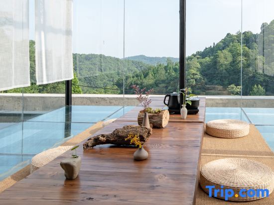 Чэнду: Dujiangyan Shili Mountain Jing Private Tang Hot Spring Resort Hotel (Qingchengshan Branch)