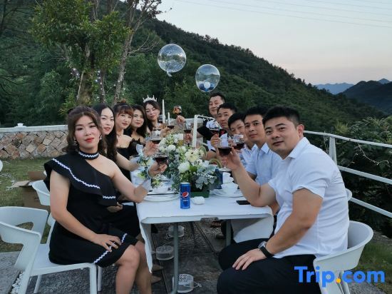 Хучжоу: Xingye •Constellation Designer Pool Homestay